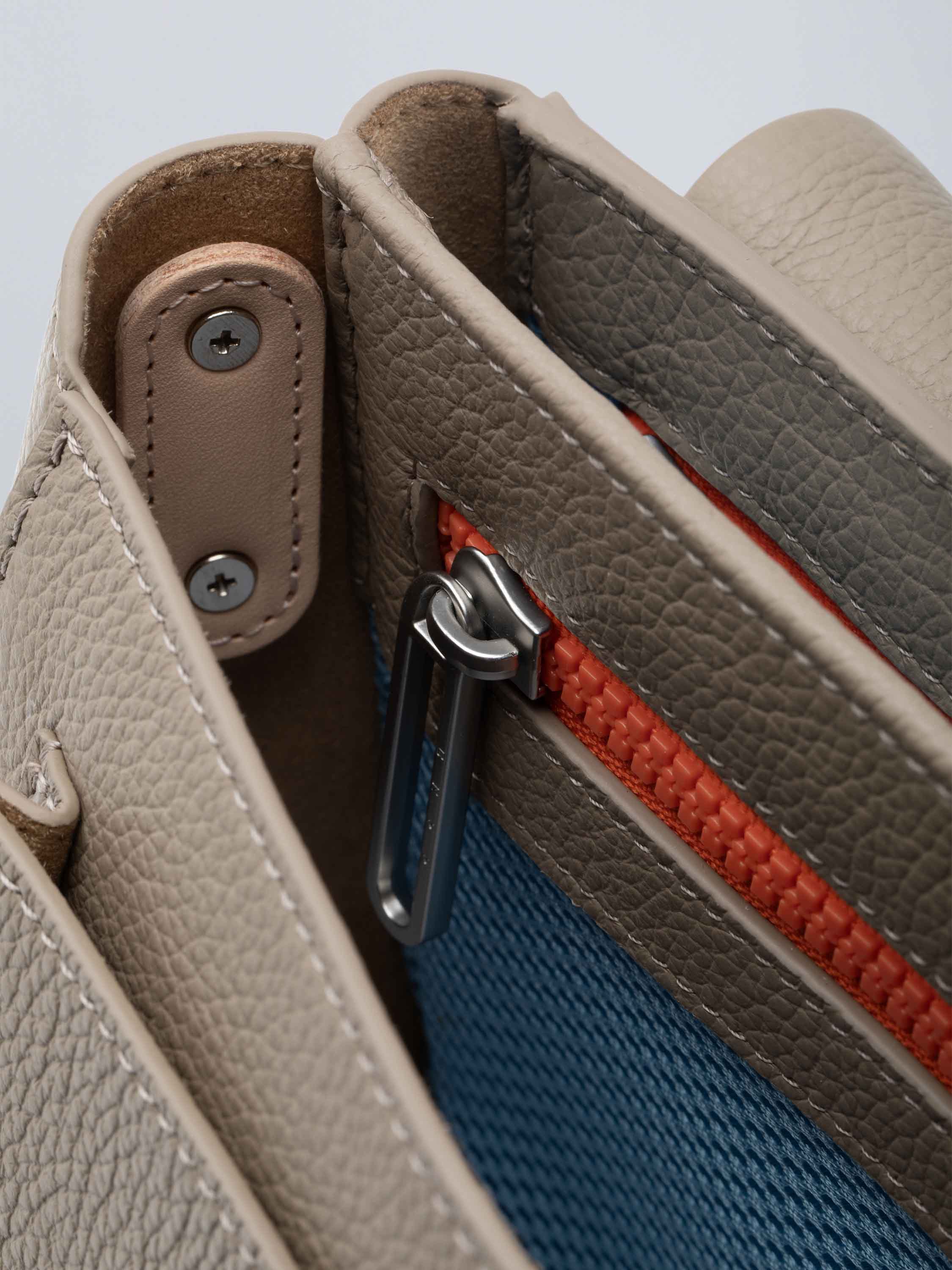 color:taupe_ansicht:000000000000010_dokar:Z07_dokar-text:online inhalt