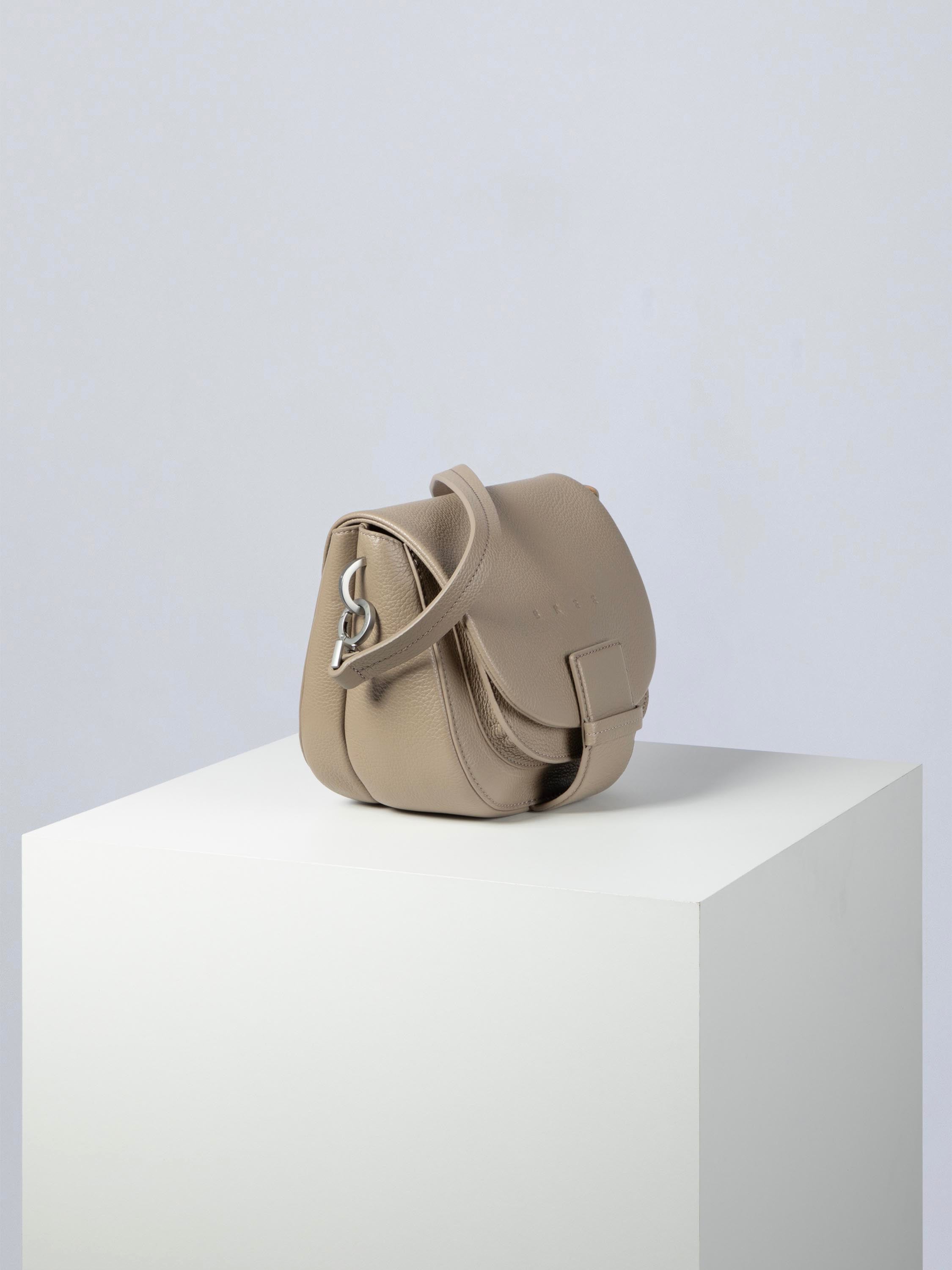 color:taupe_ansicht:000000000000012_dokar:Z07_dokar-text:online inhalt