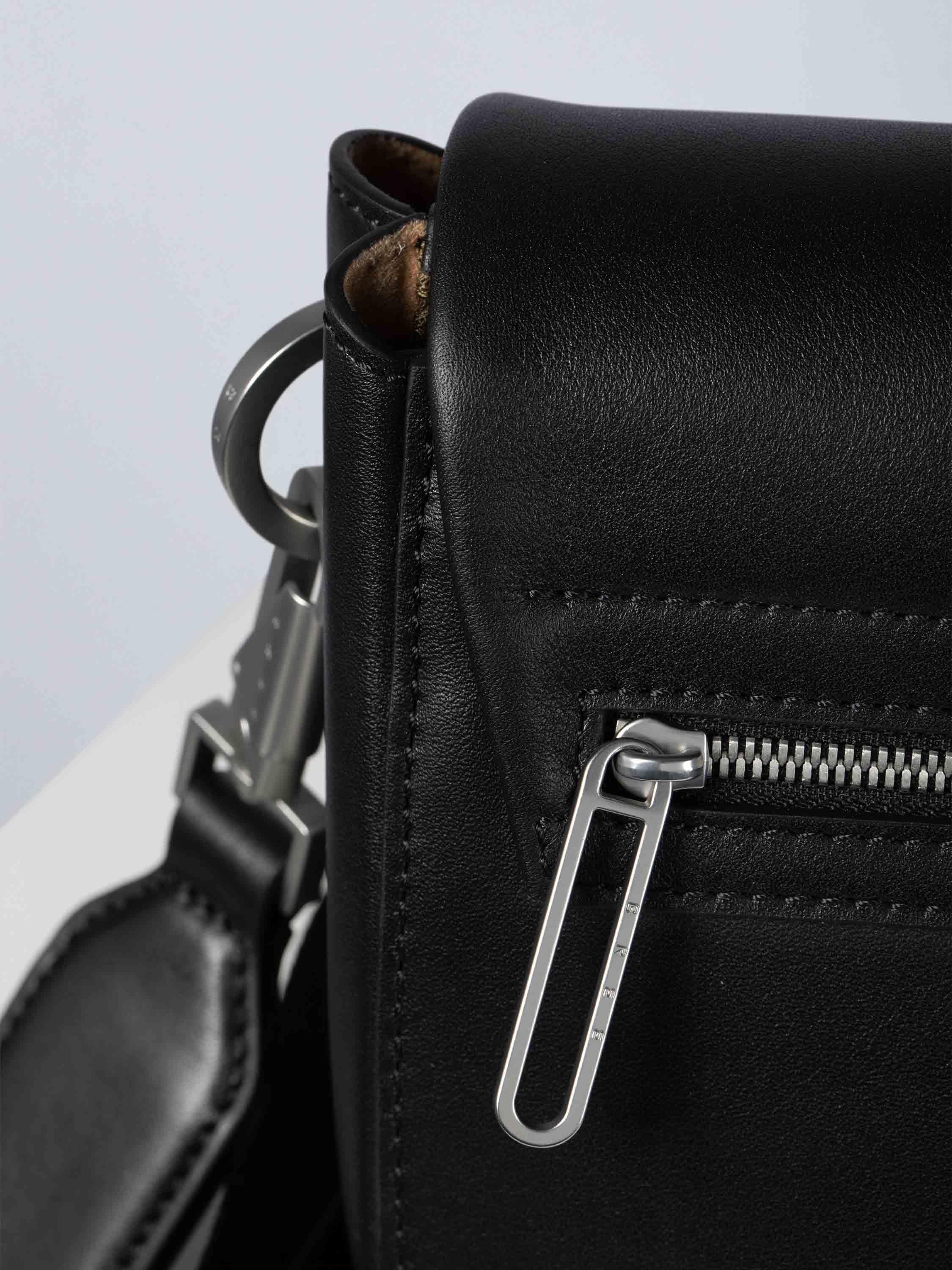 color:schwarz_ansicht:000000000000007_dokar:Z07_dokar-text:online inhalt