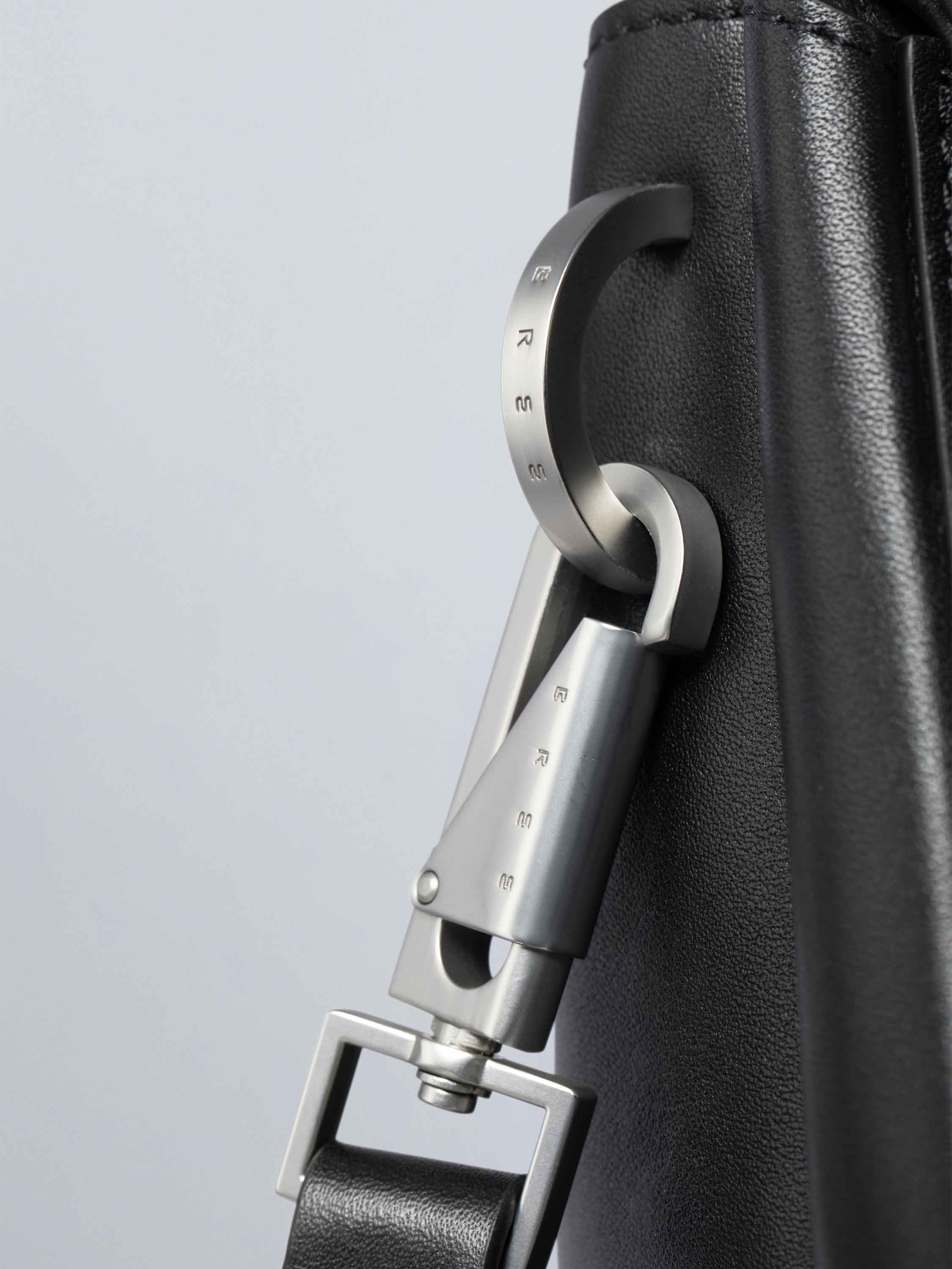 color:schwarz_ansicht:000000000000008_dokar:Z07_dokar-text:online inhalt