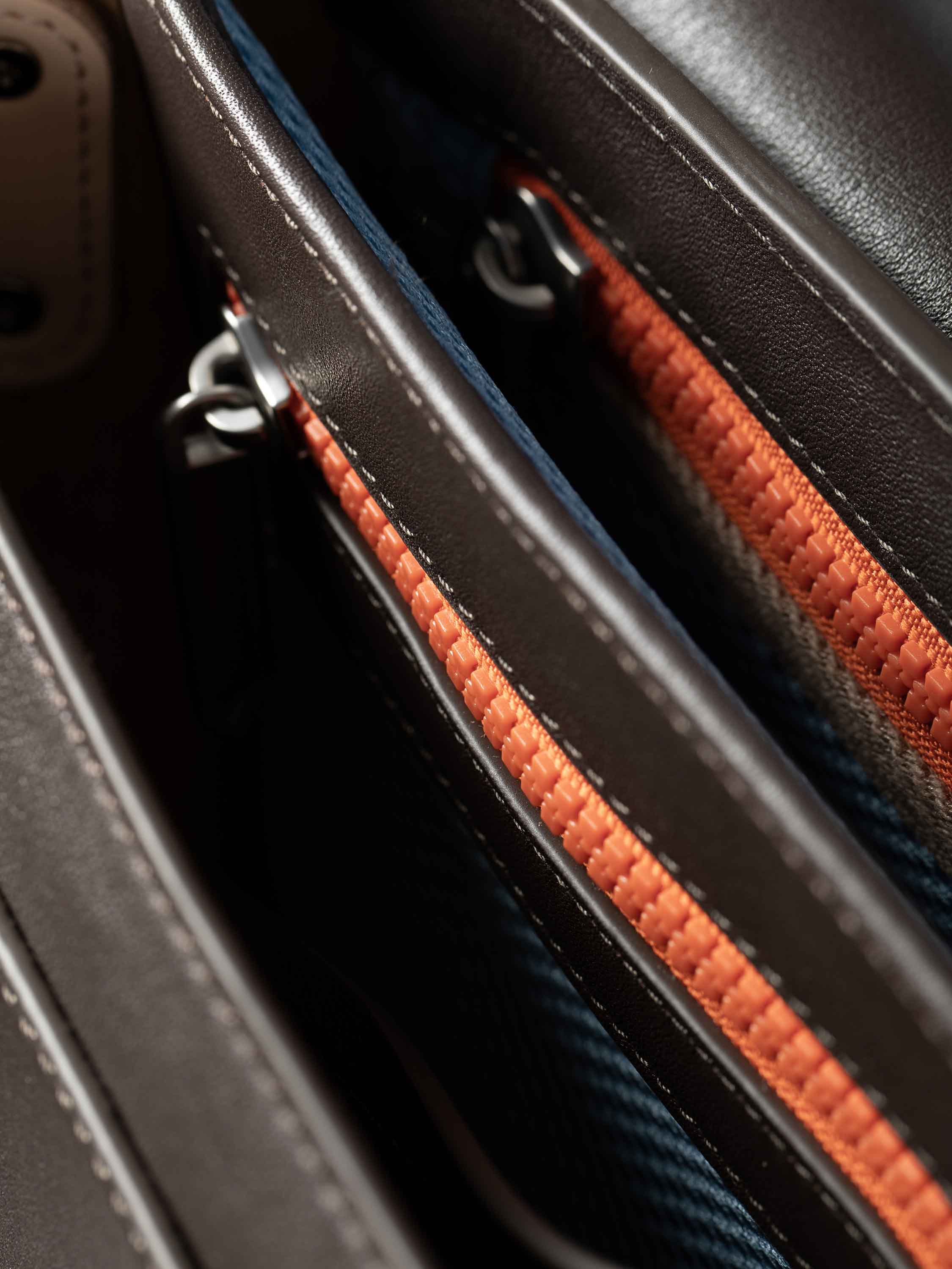 color:dunkelbraun_ansicht:000000000000008_dokar:Z07_dokar-text:online inhalt