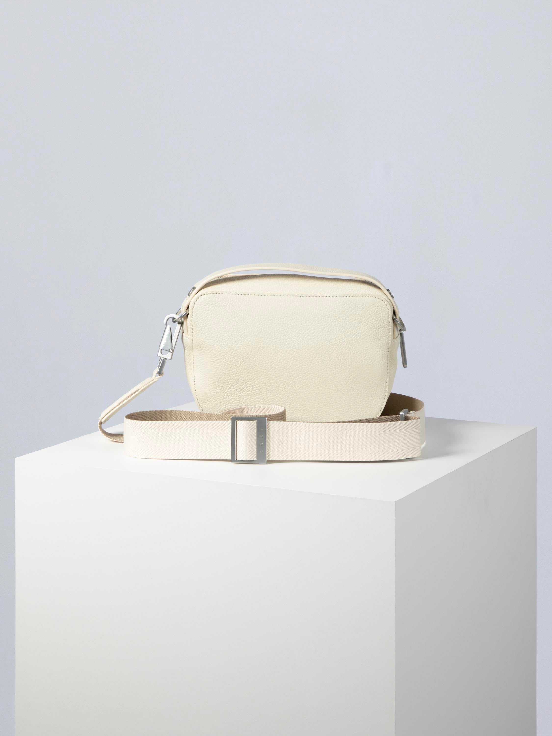 color:reines weiß_ansicht:000000000000002_dokar:Z07_dokar-text:online inhalt