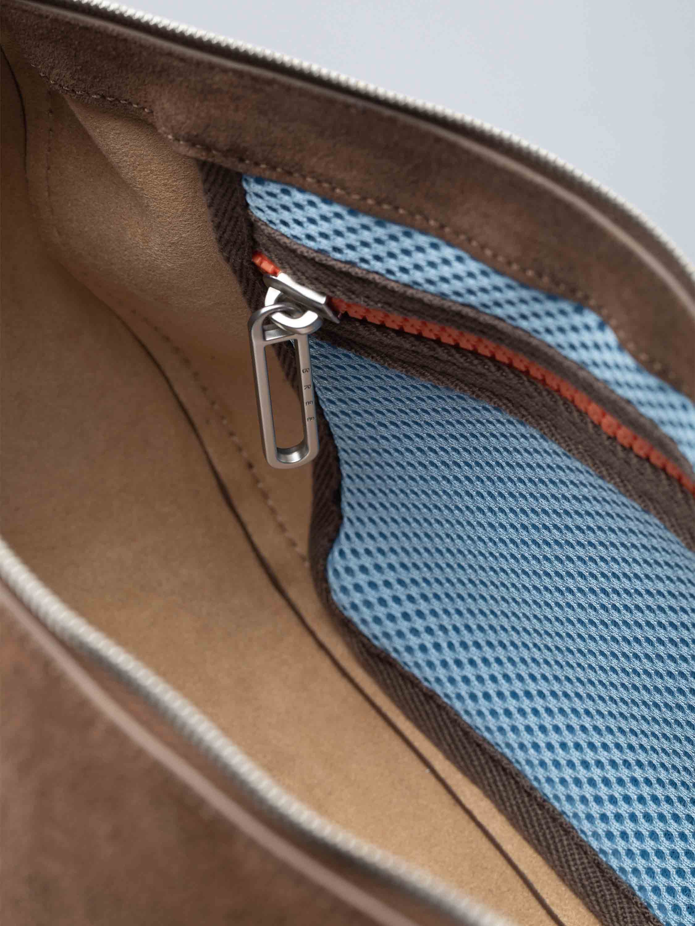 color:dunkelbraun_ansicht:000000000000007_dokar:Z07_dokar-text:online inhalt