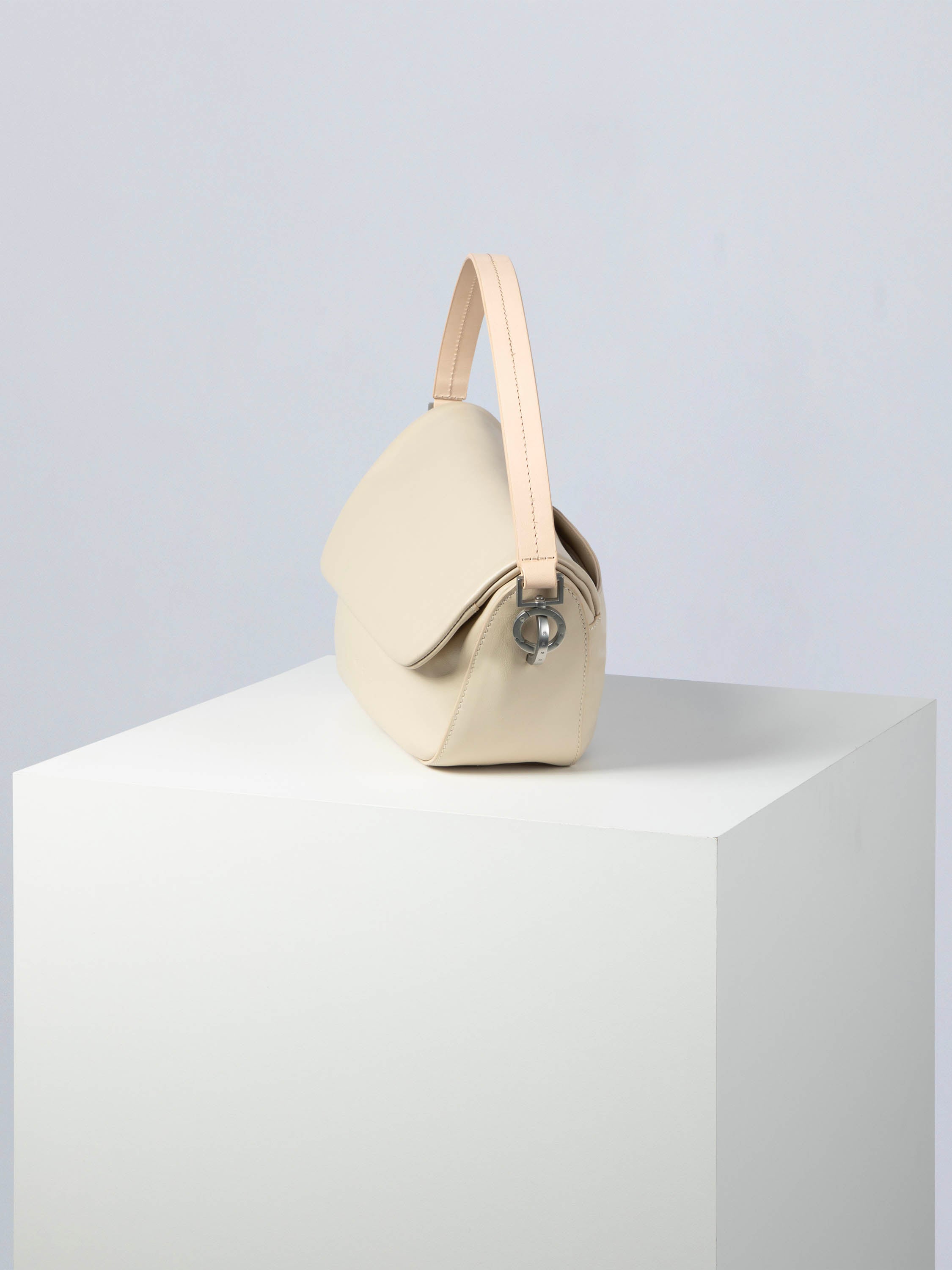 color:reines weiß_ansicht:000000000000002_dokar:Z07_dokar-text:online inhalt