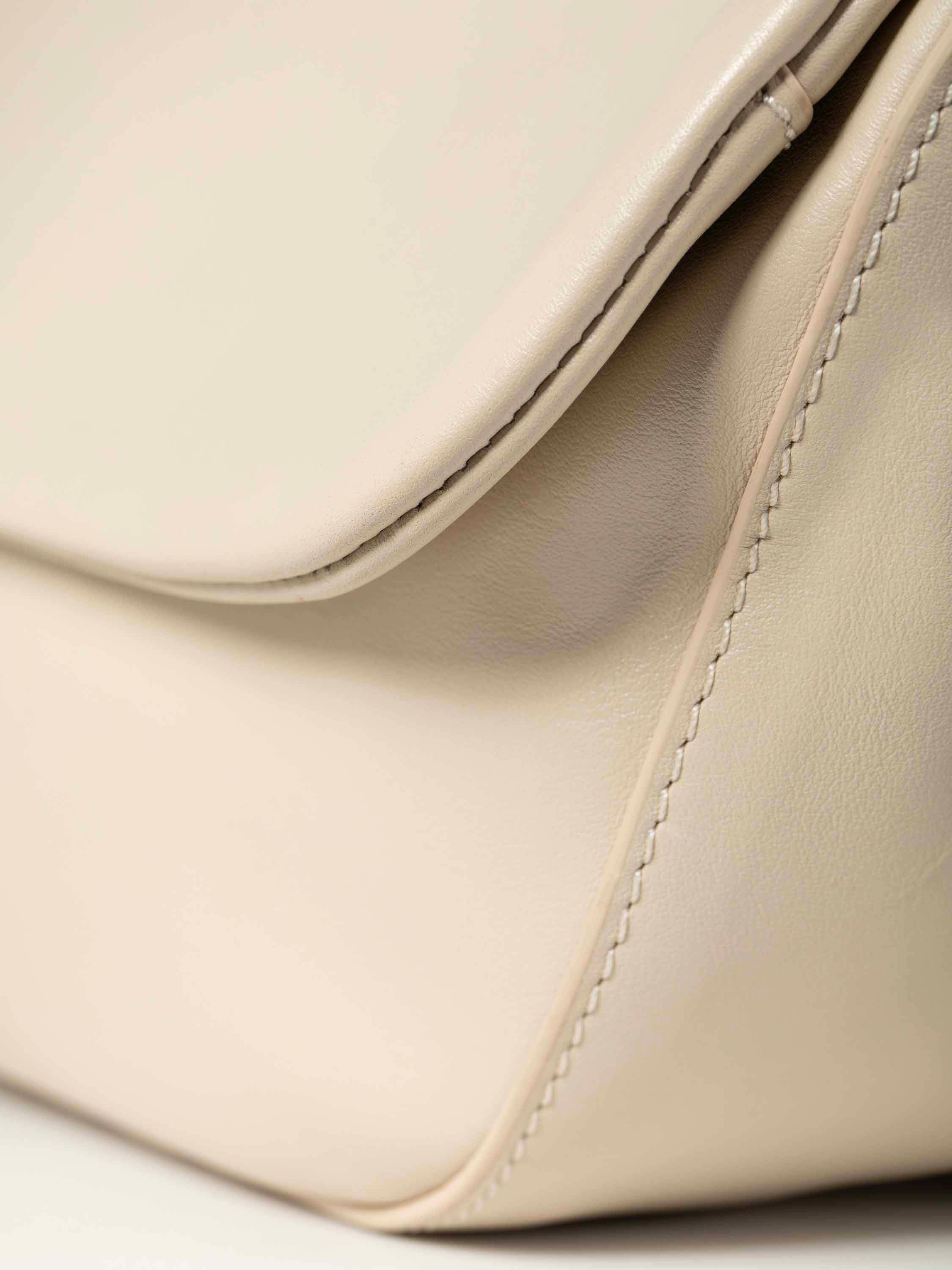 color:reines weiß_ansicht:000000000000004_dokar:Z07_dokar-text:online inhalt