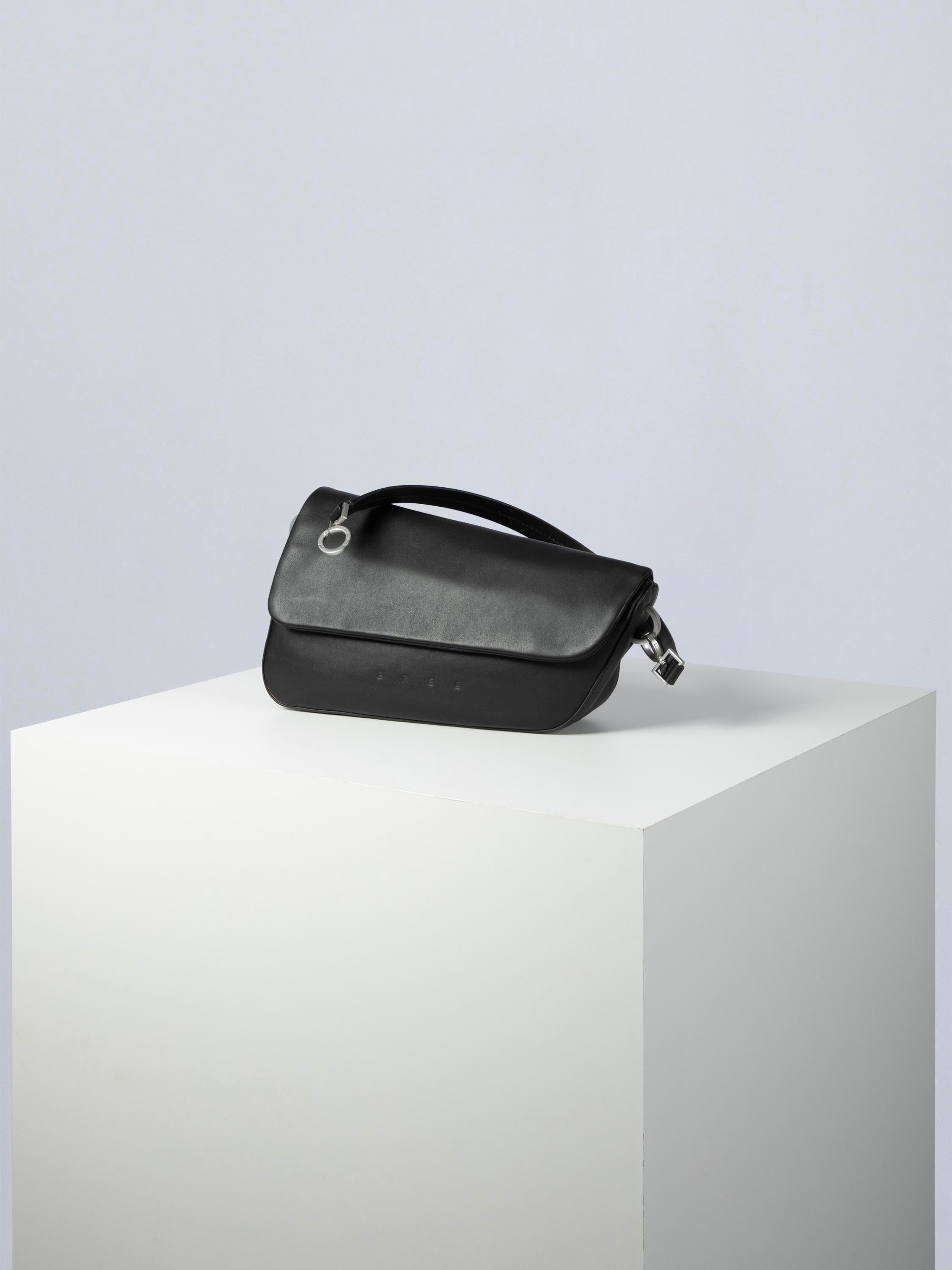 color:schwarz_ansicht:000000000000011_dokar:Z07_dokar-text:online inhalt