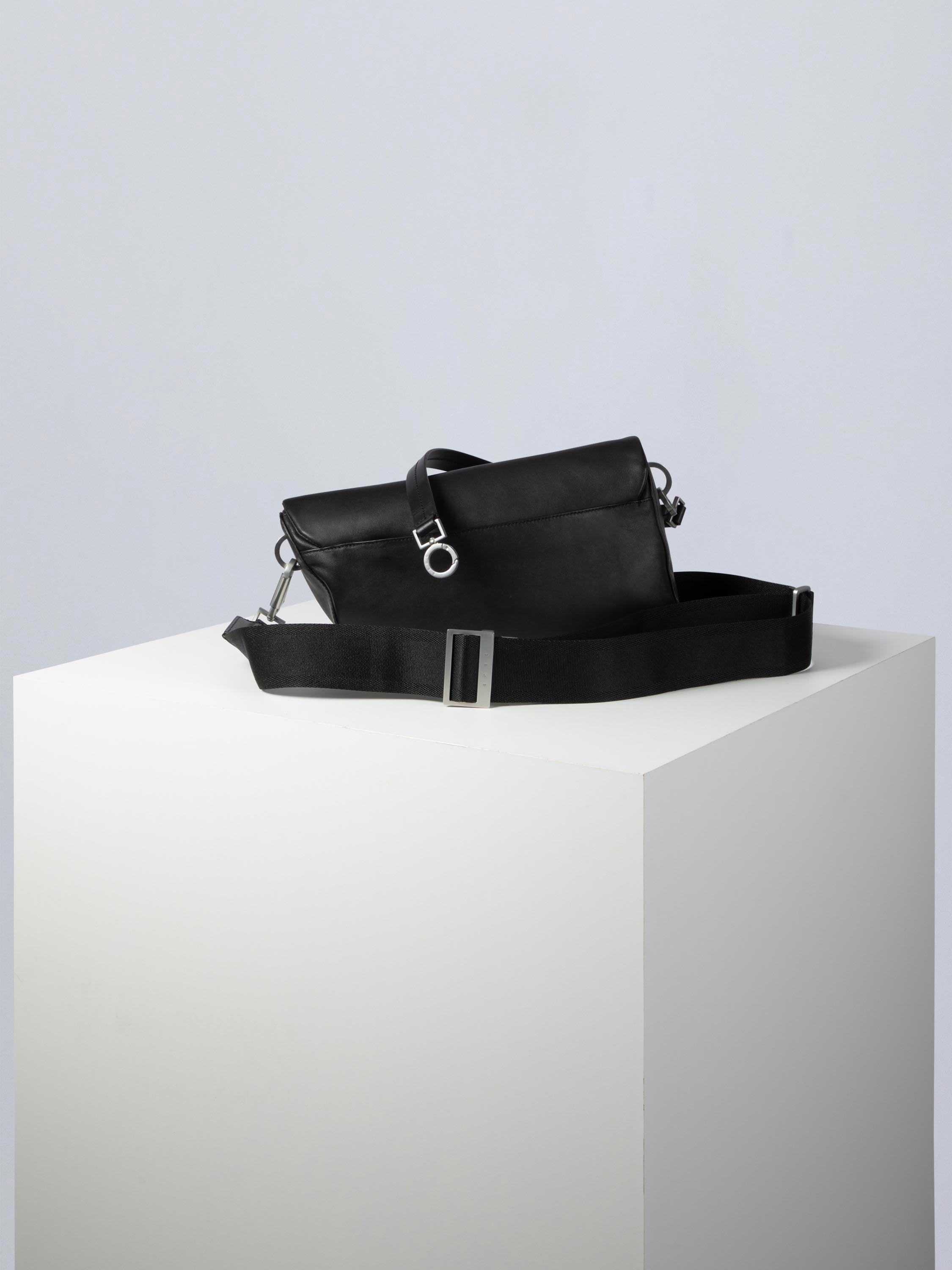 color:schwarz_ansicht:000000000000003_dokar:Z07_dokar-text:online inhalt