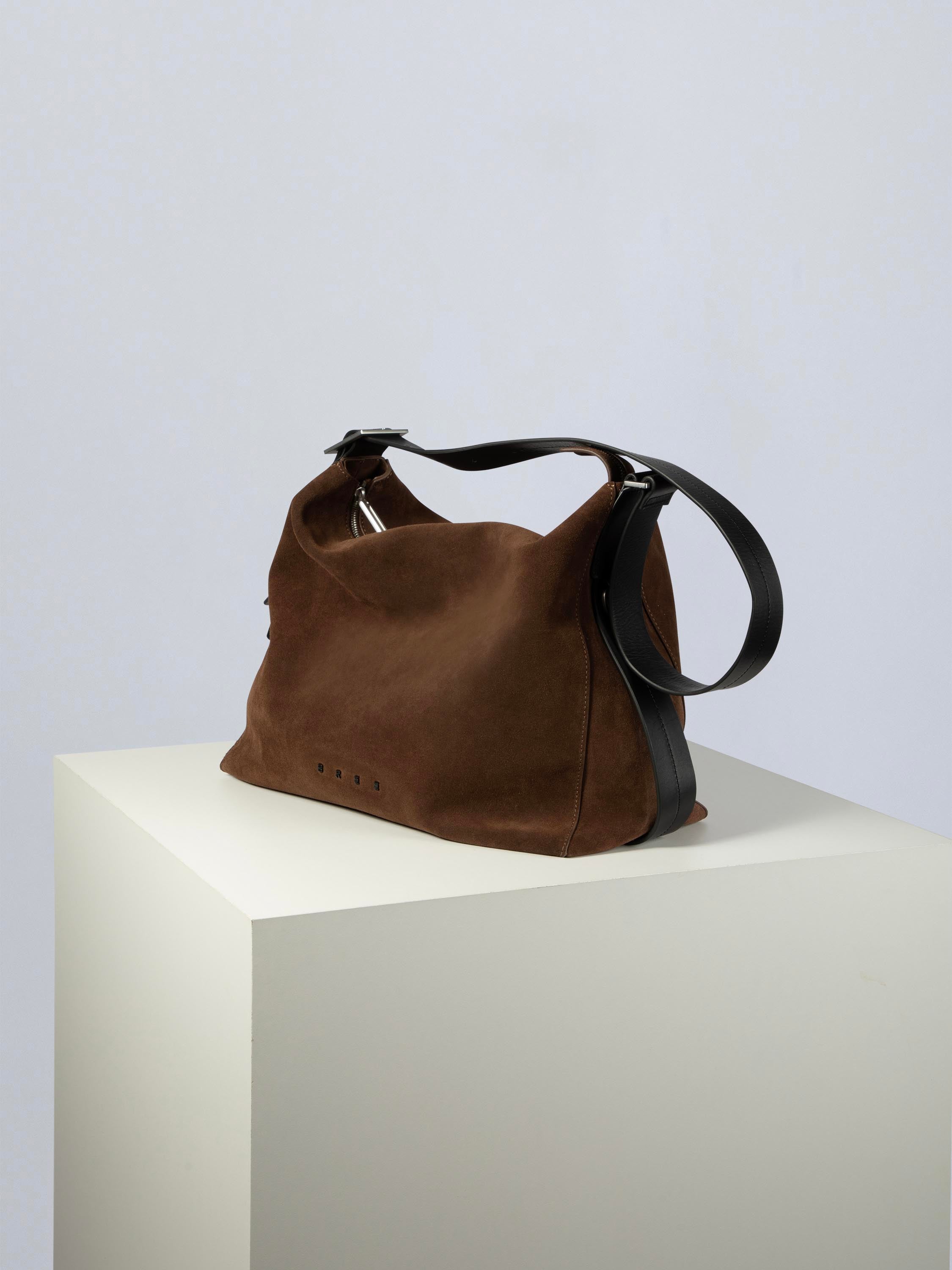 color:dunkelbraun_ansicht:000000000000002_dokar:Z07_dokar-text:online inhalt