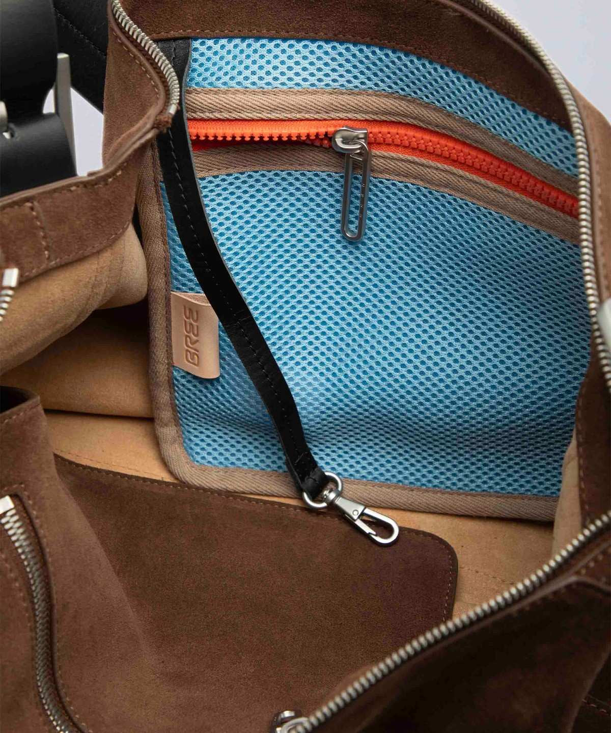 color:dunkelbraun_ansicht:000000000000004_dokar:Z07_dokar-text:online inhalt