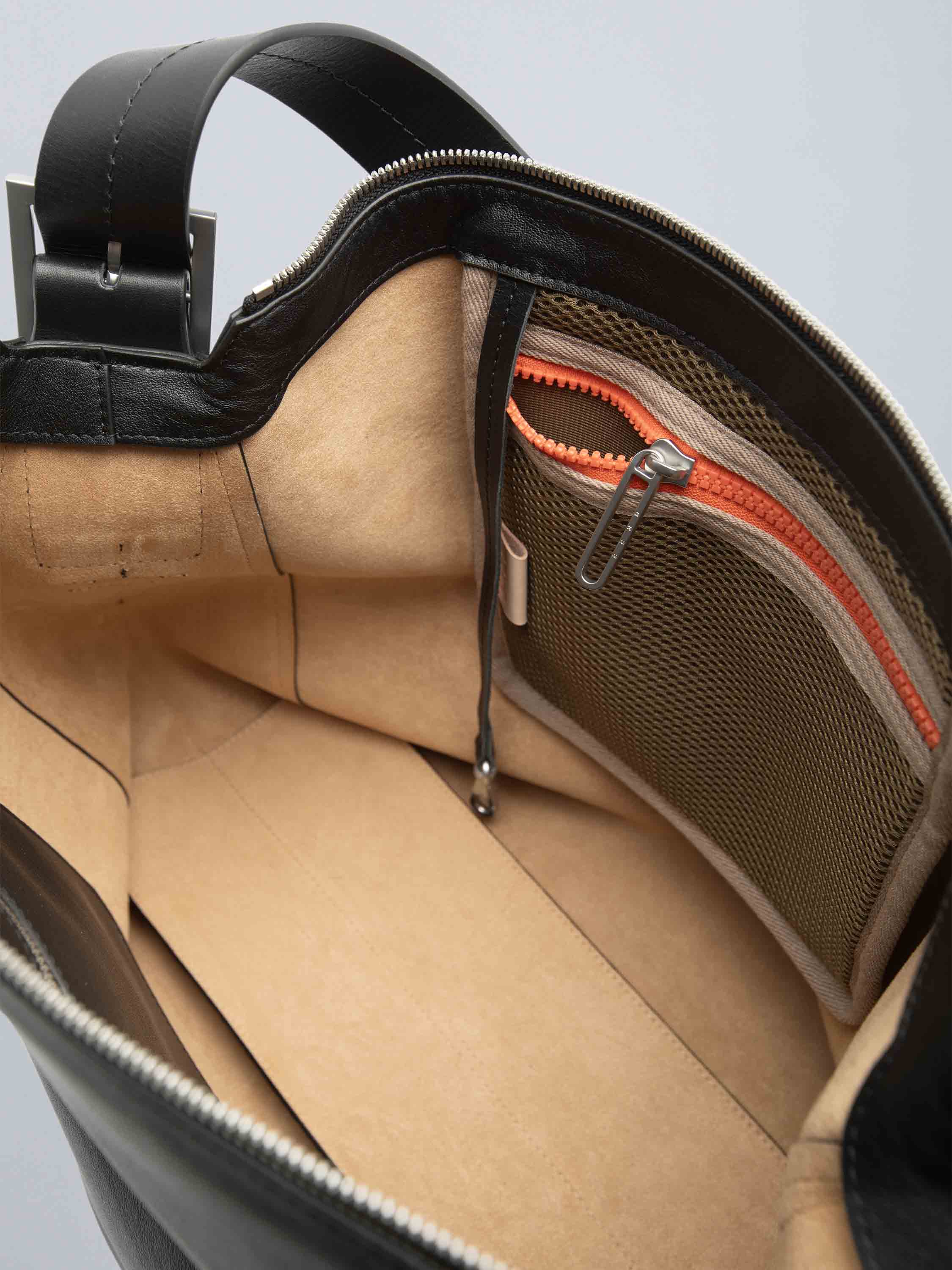 color:schwarz_ansicht:000000000000008_dokar:Z07_dokar-text:online inhalt