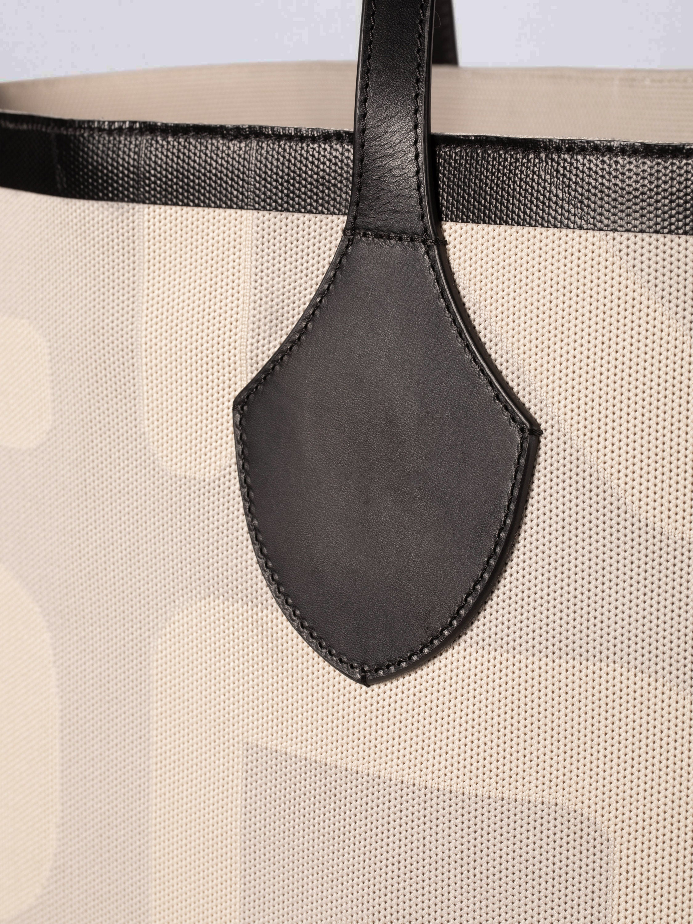 color:beige | black_ansicht:000000000000006_dokar:Z07_dokar-text:online inhalt