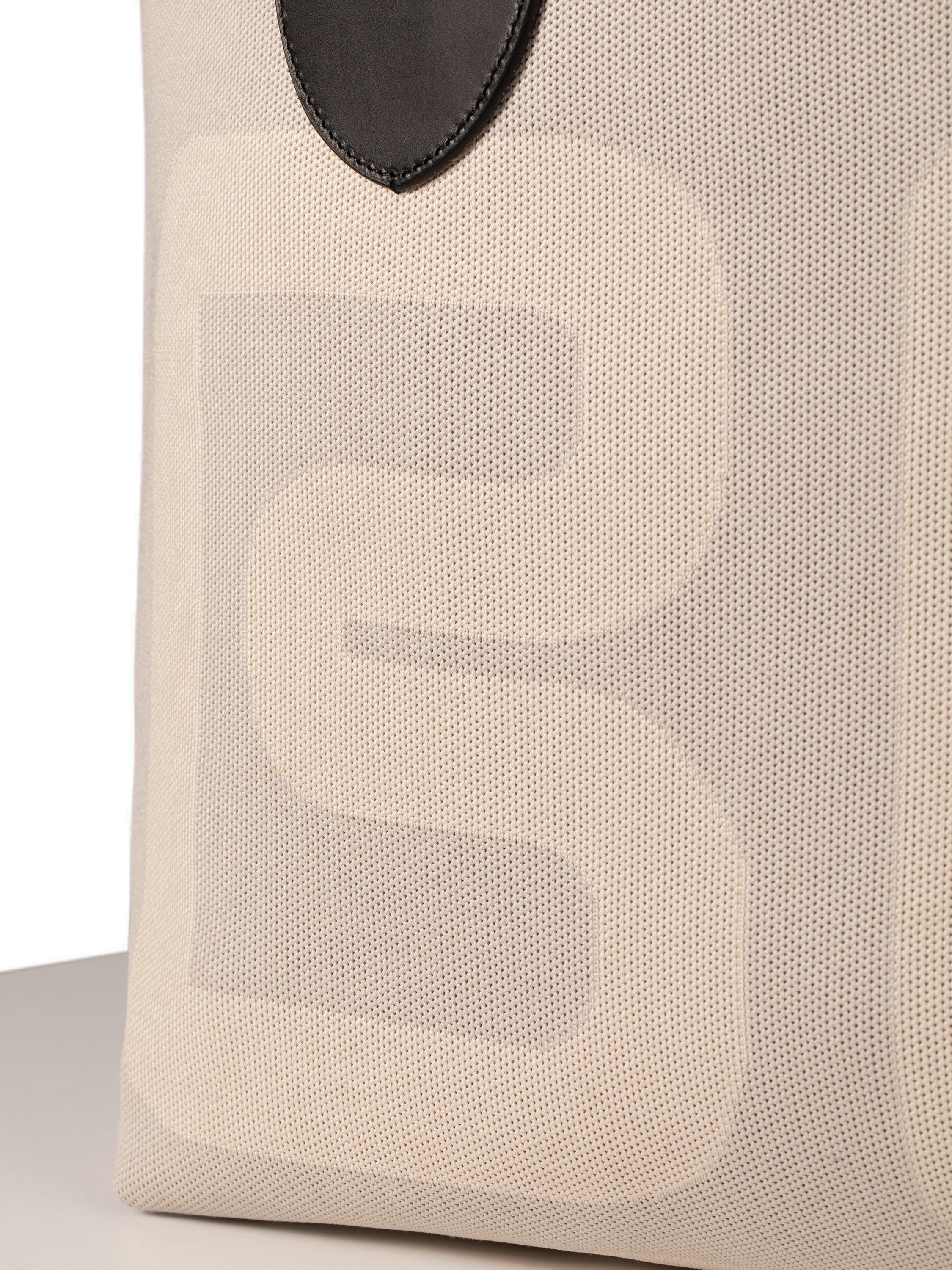 color:beige | black_ansicht:000000000000009_dokar:Z07_dokar-text:online inhalt