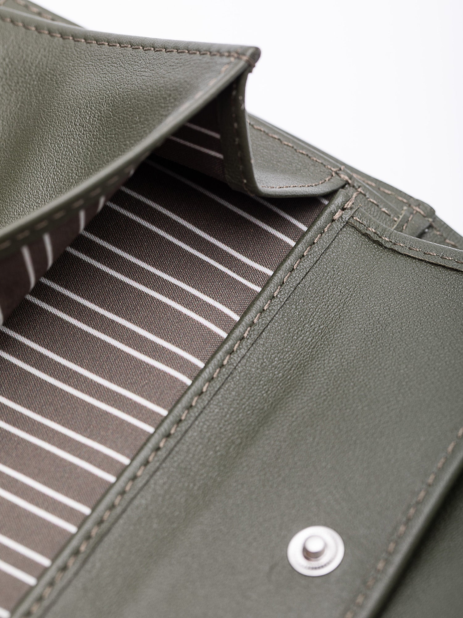 color:dark olive_ansicht:000000000000005_dokar:Z07_dokar-text:online inhalt