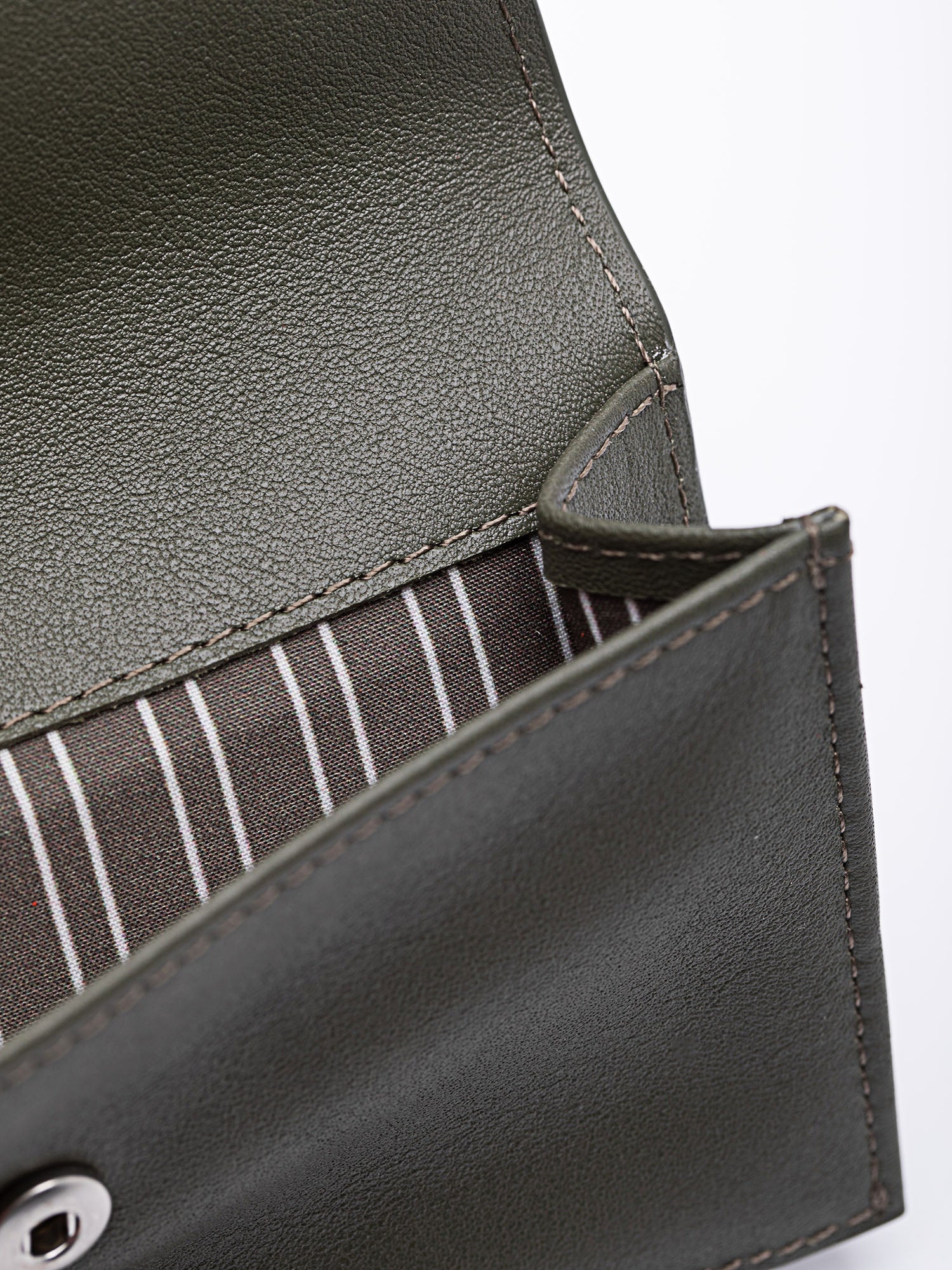 color:dark olive_ansicht:000000000000007_dokar:Z07_dokar-text:online inhalt