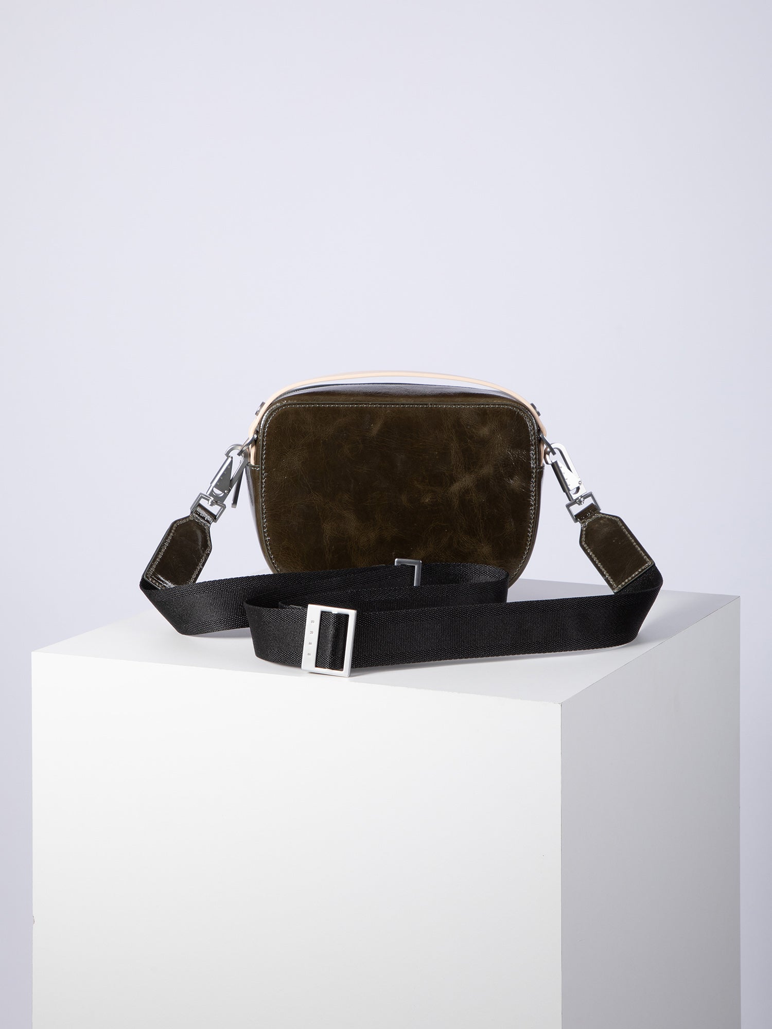 color:dark olive_ansicht:000000000000004_dokar:Z07_dokar-text:online inhalt