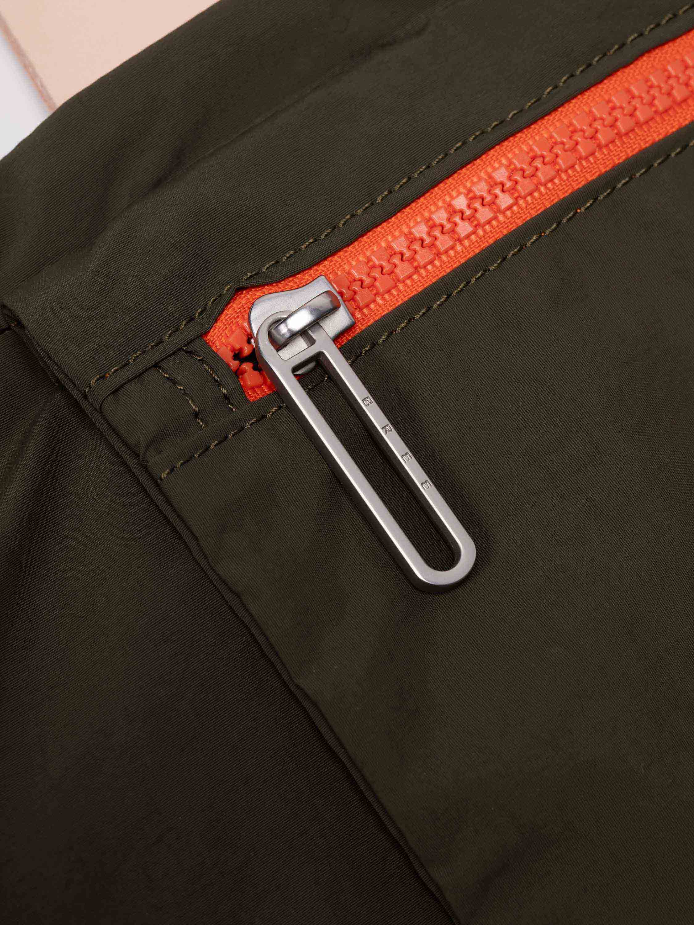 color:dark olive_ansicht:000000000000008_dokar:Z07_dokar-text:online inhalt