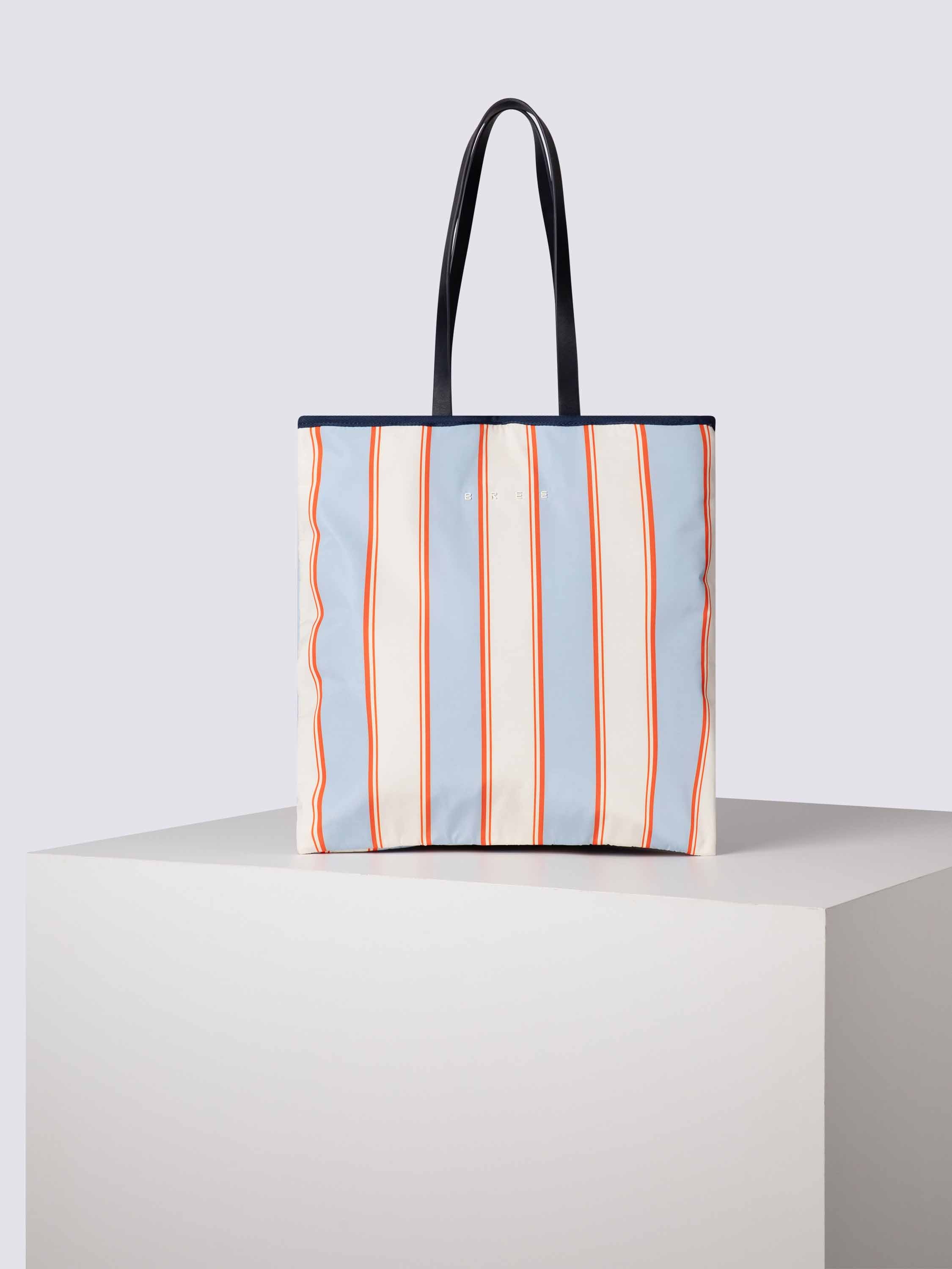 color:dark navy_ansicht:000000000000001_dokar:Z07_dokar-text:online inhalt