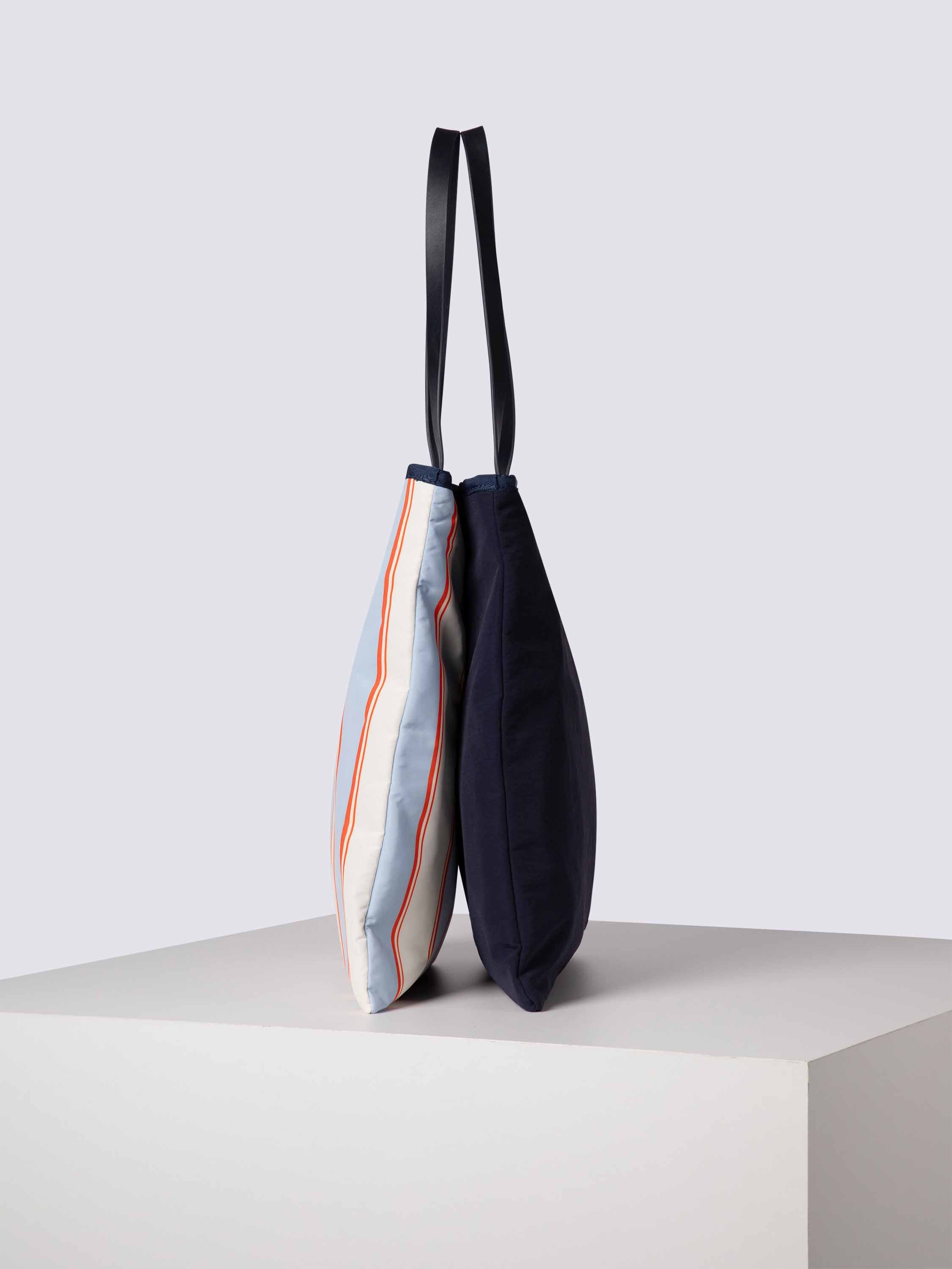 color:dark navy_ansicht:000000000000002_dokar:Z07_dokar-text:online inhalt