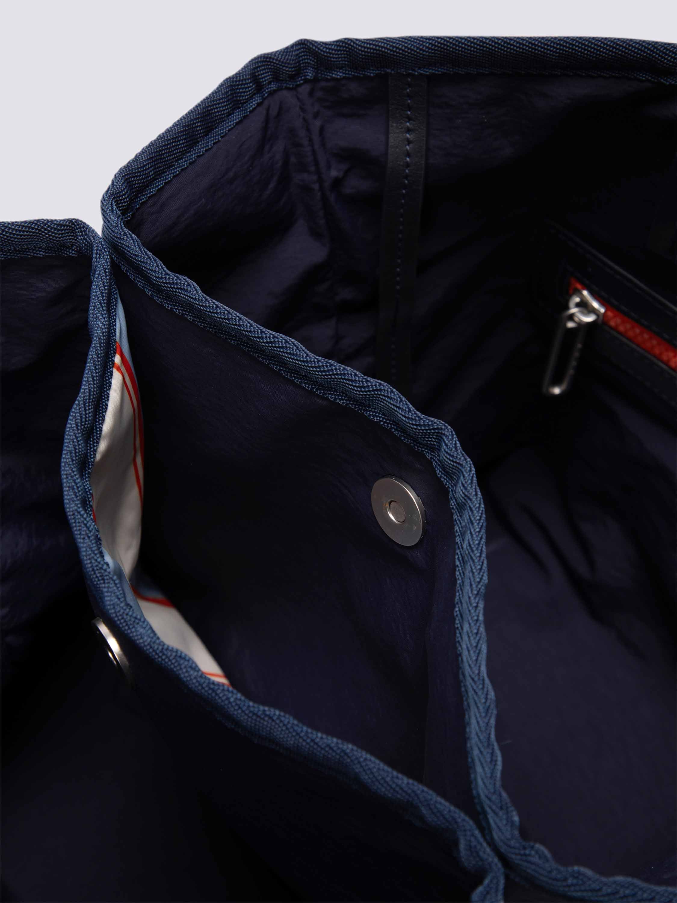 color:dark navy_ansicht:000000000000007_dokar:Z07_dokar-text:online inhalt