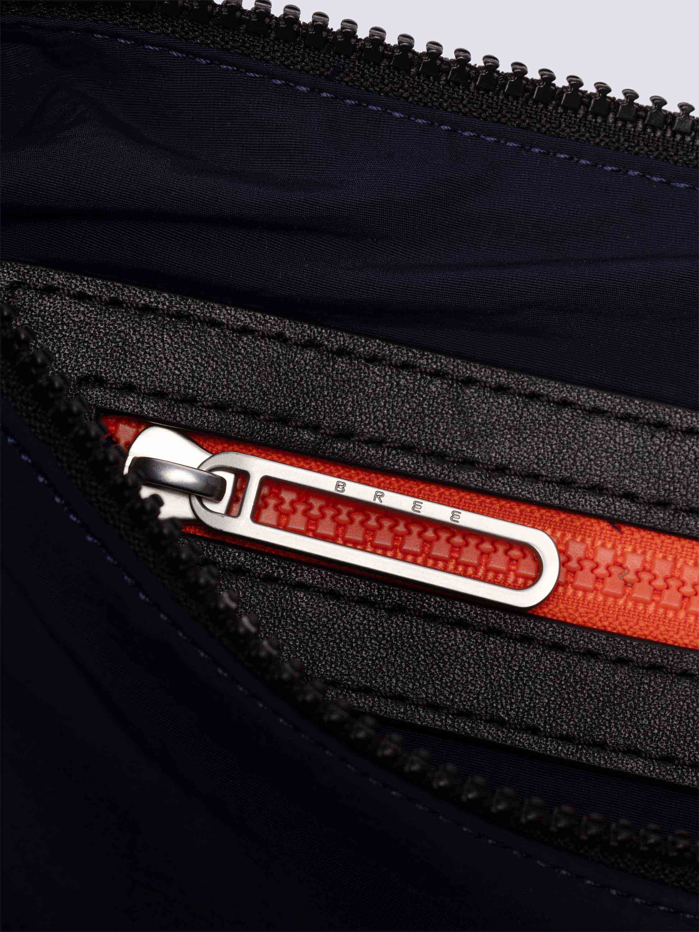 color:dark navy_ansicht:000000000000012_dokar:Z07_dokar-text:online inhalt