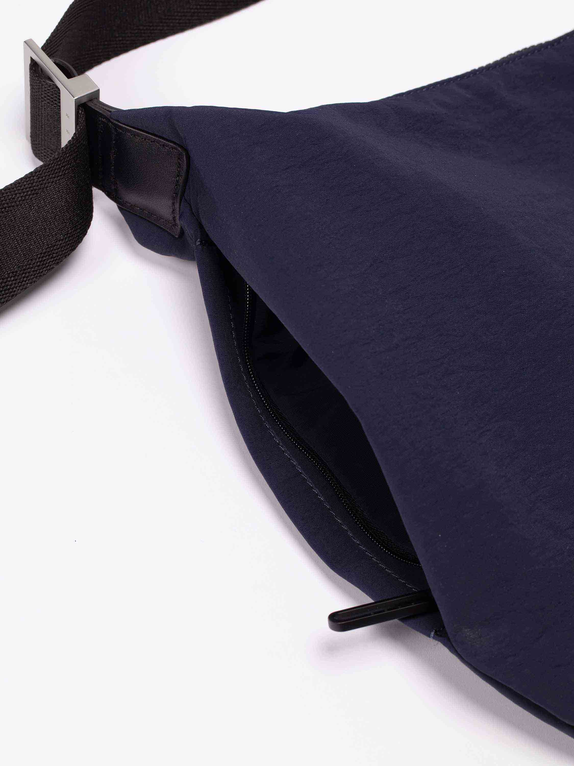 color:dark navy_ansicht:000000000000005_dokar:Z07_dokar-text:online inhalt