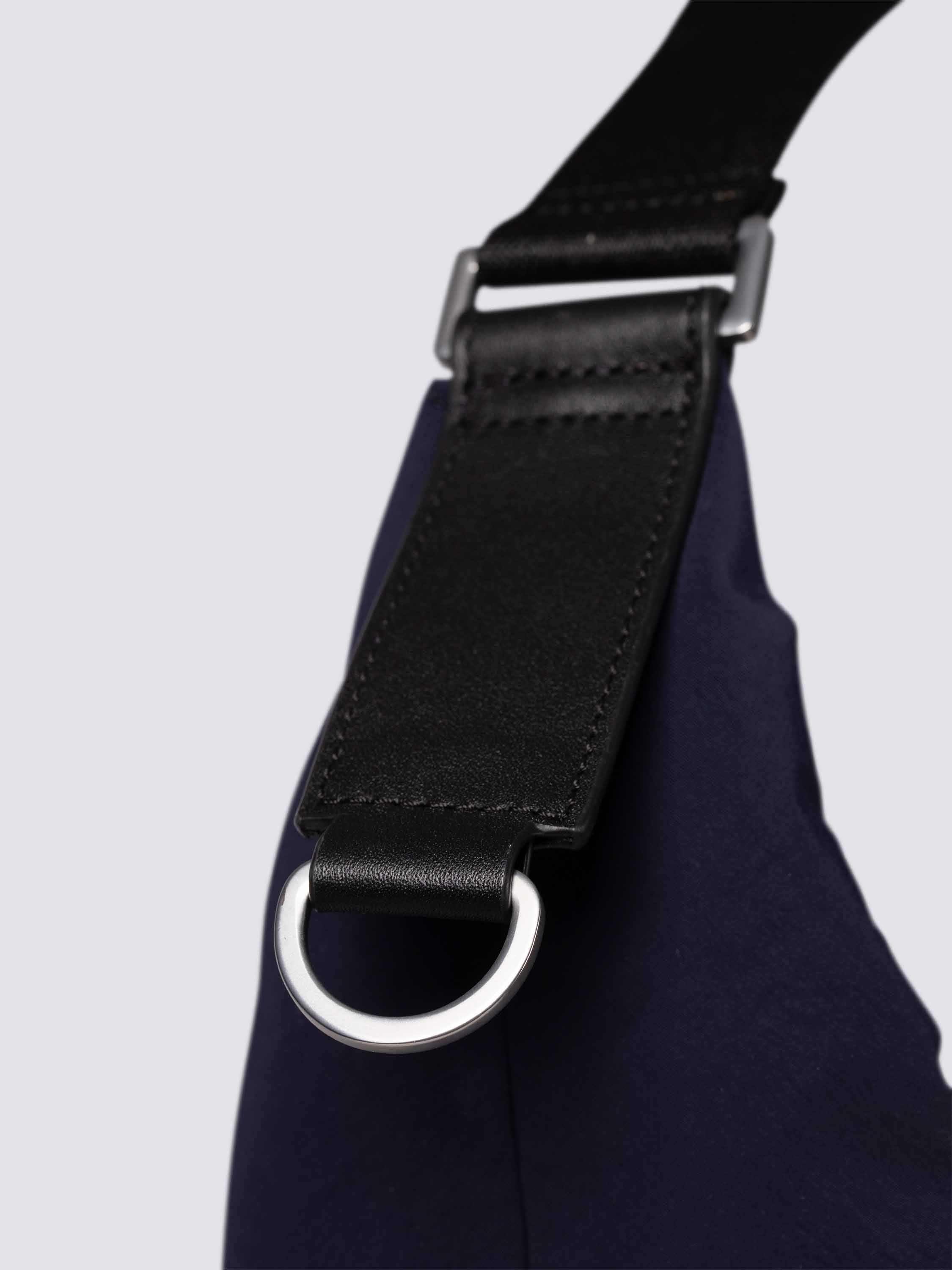 color:dark navy_ansicht:000000000000007_dokar:Z07_dokar-text:online inhalt