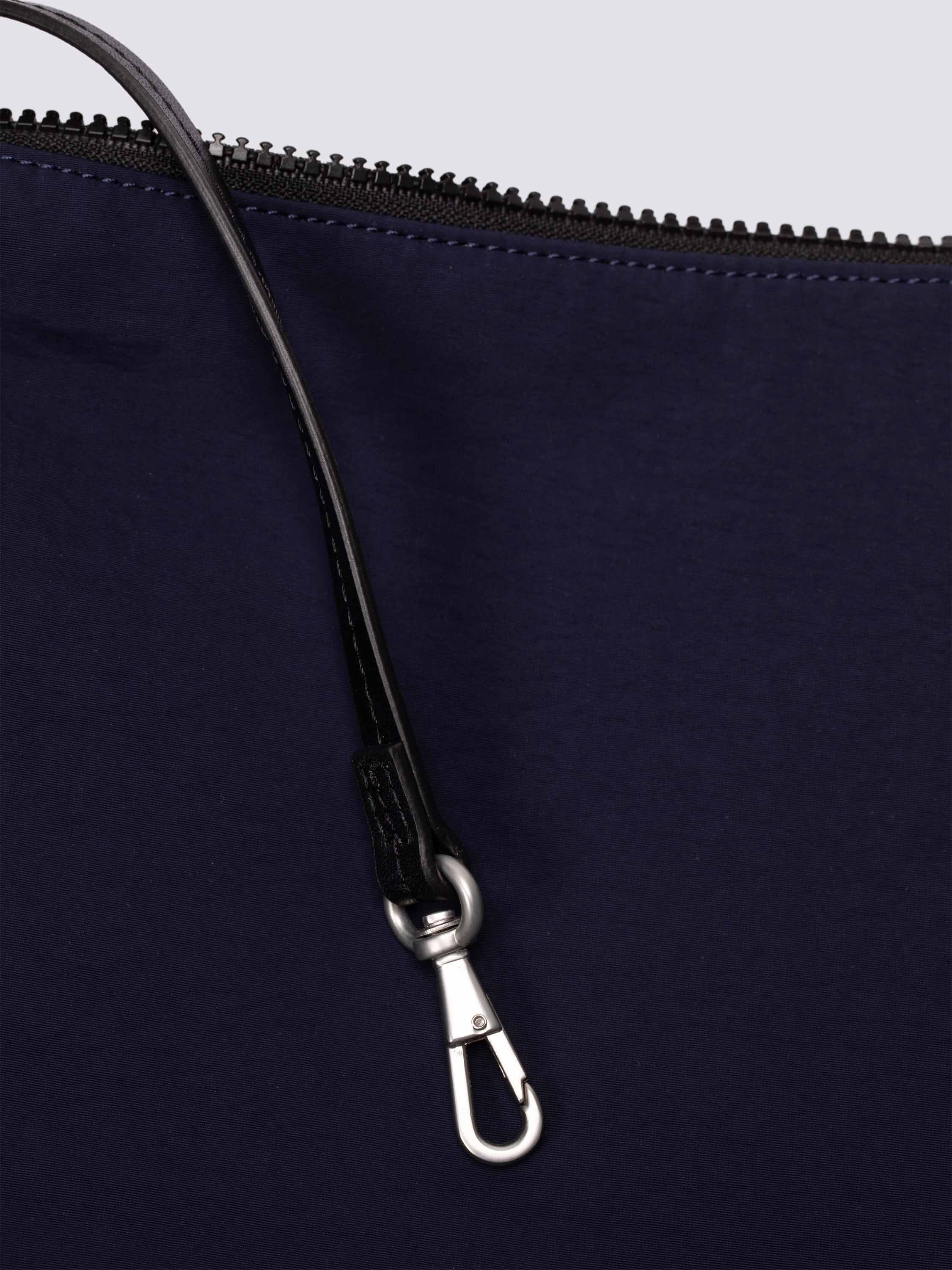 color:dark navy_ansicht:000000000000009_dokar:Z07_dokar-text:online inhalt
