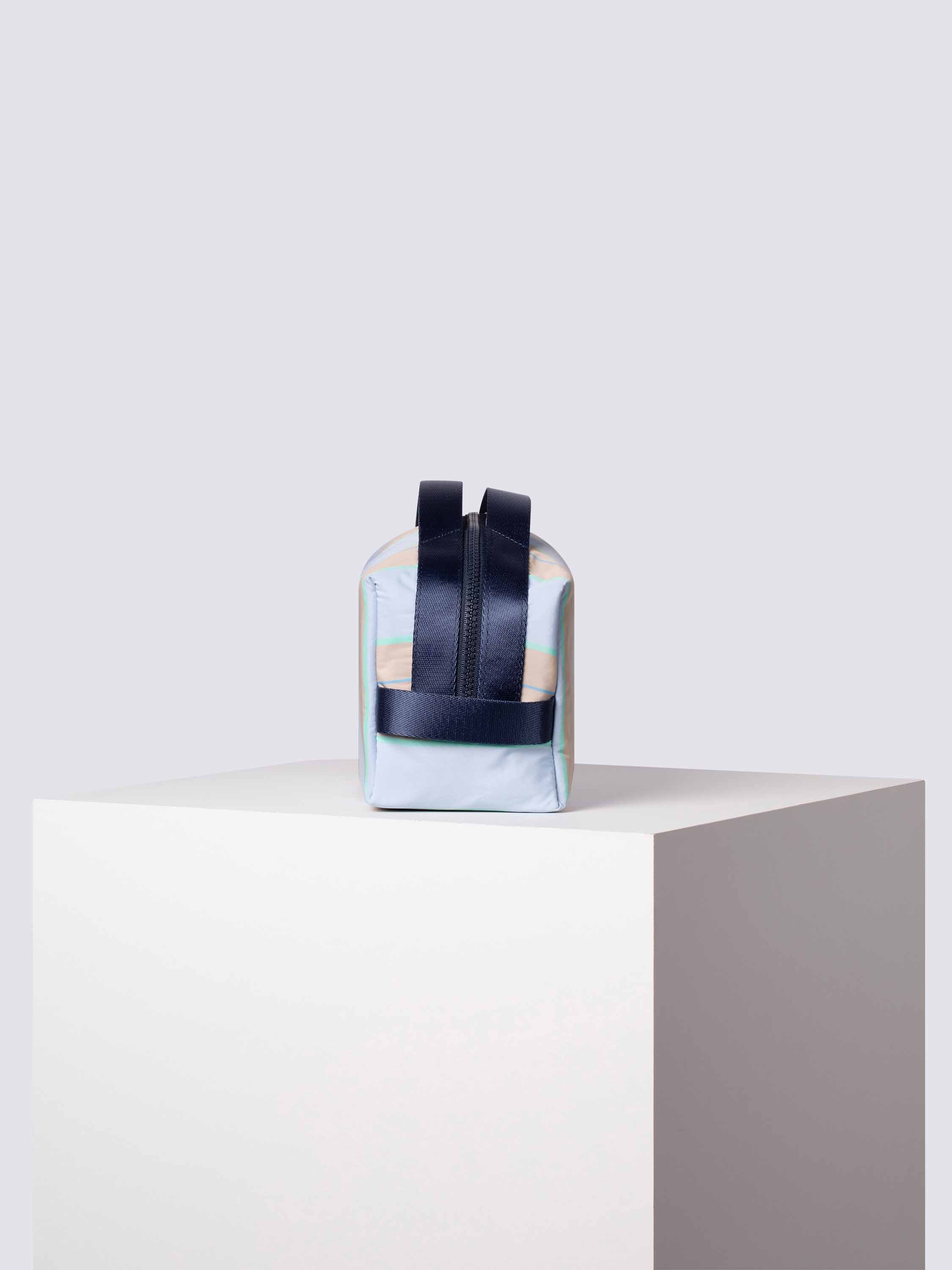 color:blau_ansicht:000000000000003_dokar:Z07_dokar-text:online inhalt